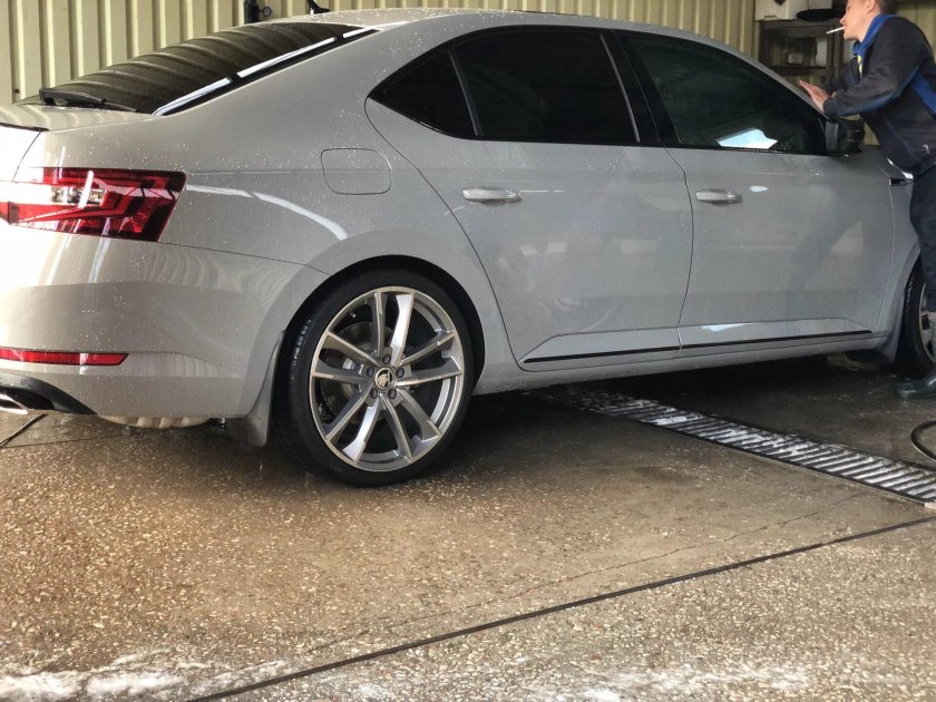 Skoda Superb диски r19