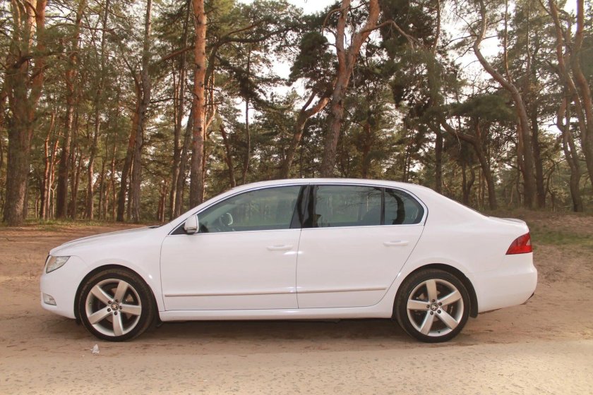 Шкода Суперб 2012 белая