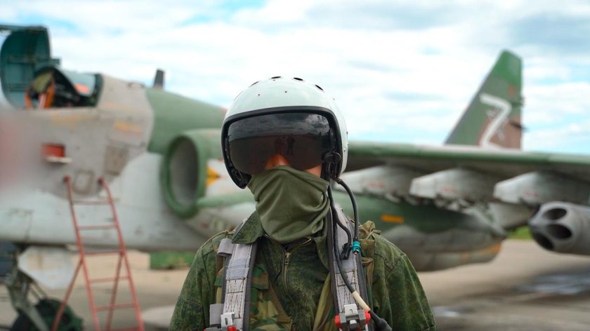 Летчик ВКС России Су 25