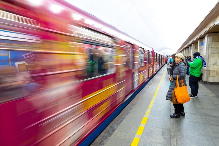 Поезд метро