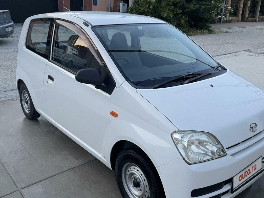 Daihatsu mira 2005