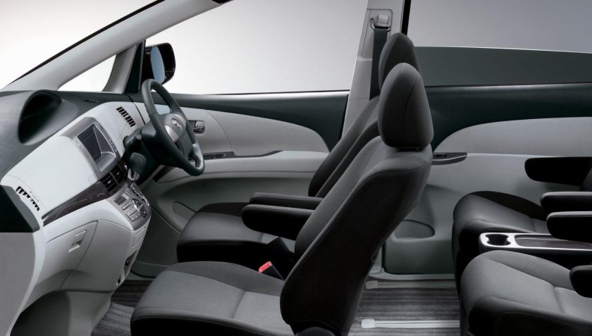 Тойота Эстима 2006