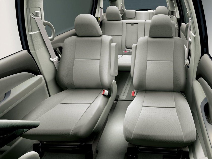 Toyota noah 2010 салон