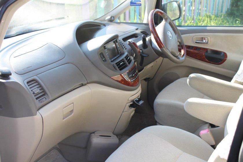 Toyota Estima 2 салон