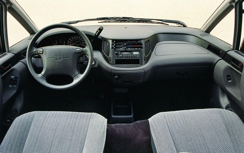 Toyota previa салон 2000