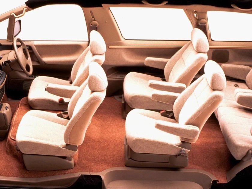 Toyota Estima Emina салон