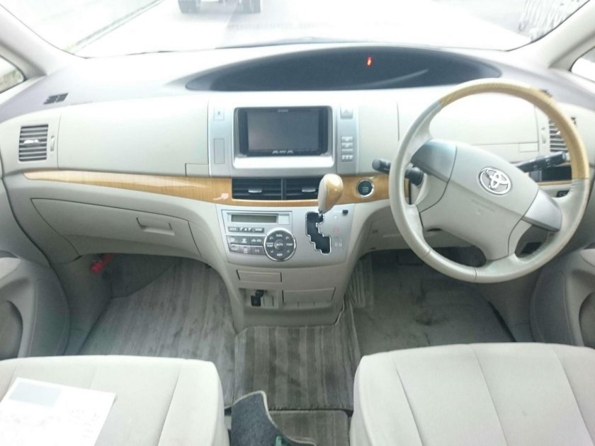 Toyota Estima 2008 год