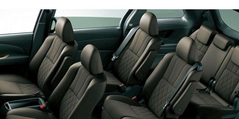 Toyota Estima 2017 салон