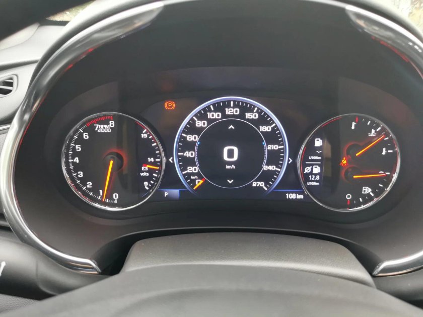 Chevrolet Malibu приборная панель