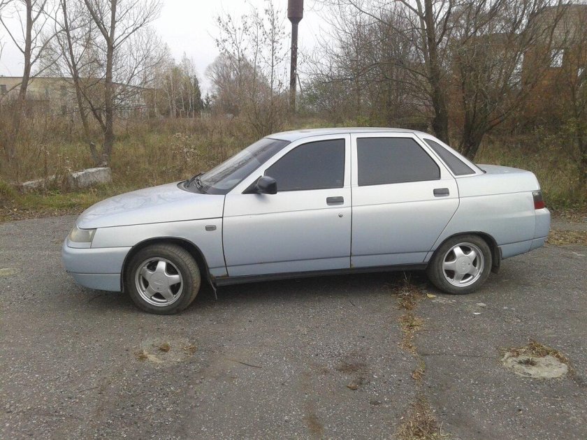 ВАЗ 2110 сбоку