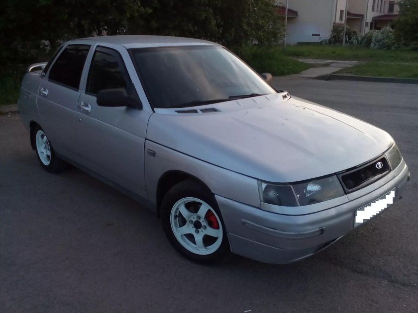 ВАЗ 2110 серая на дисках