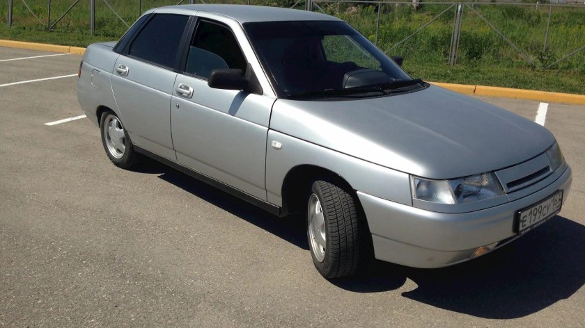 ВАЗ 2110 серебристая