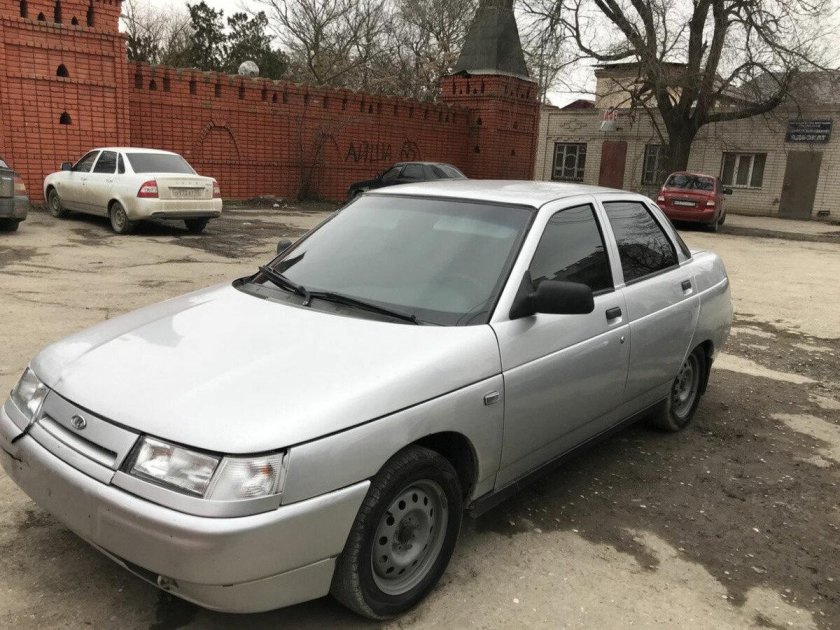 ВАЗ 2110 серебристая
