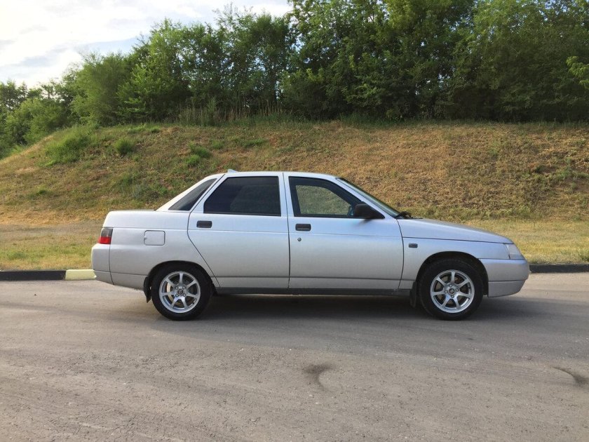 ВАЗ 2110 1.6 МТ 2005