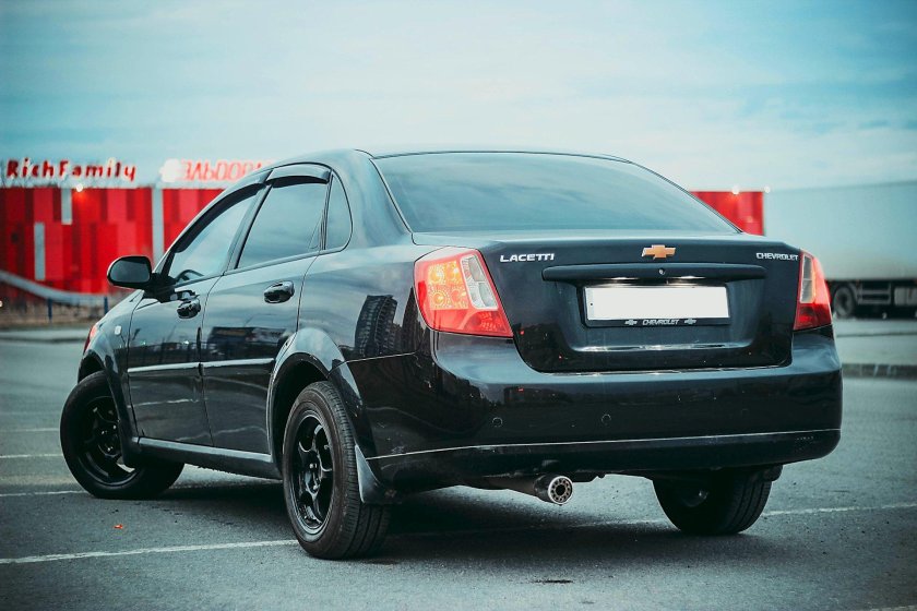 Chevrolet Lacetti сзади