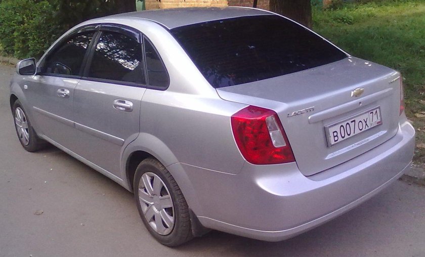 Лачетти седан 1.6 сзади