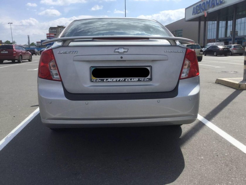 Шевроле Лачетти седан сзади