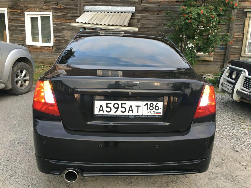 Шевроле Лачетти сзади