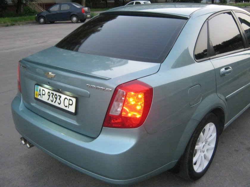 Спойлер на Шевроле Лачетти седан