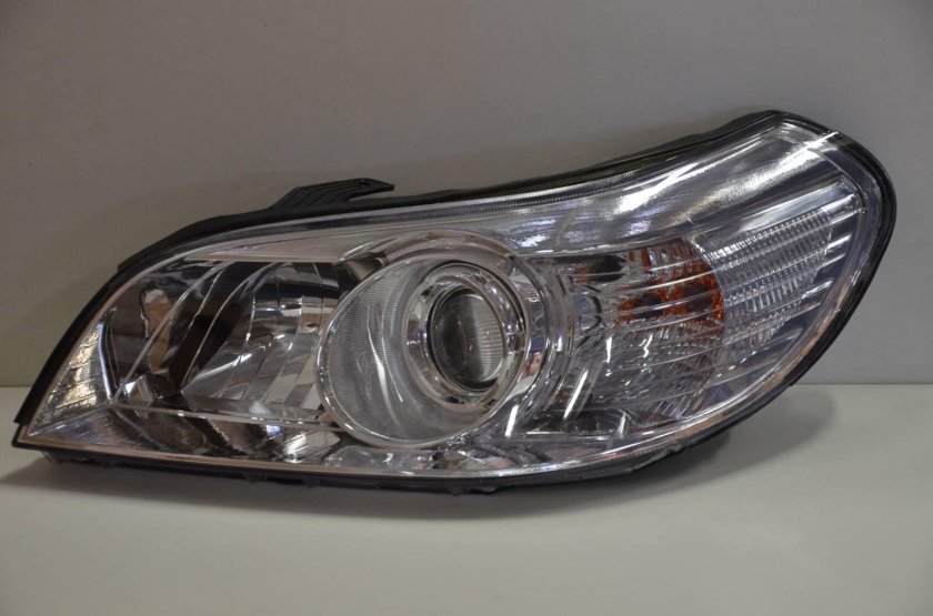 Передние фары Шевроле Эпика