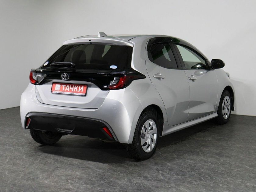 Тойота ярис 2021