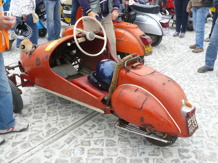 Веспа трицикл