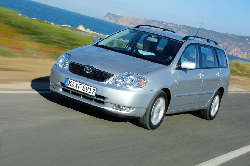 Toyota Corolla 2004 универсал