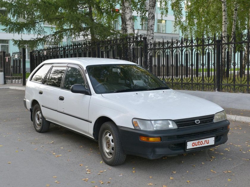 Тойота Королла е100 универсал