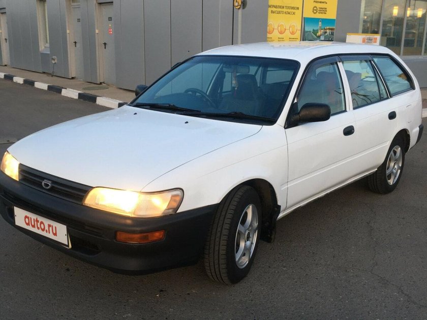 Тойота Королла универсал 2001