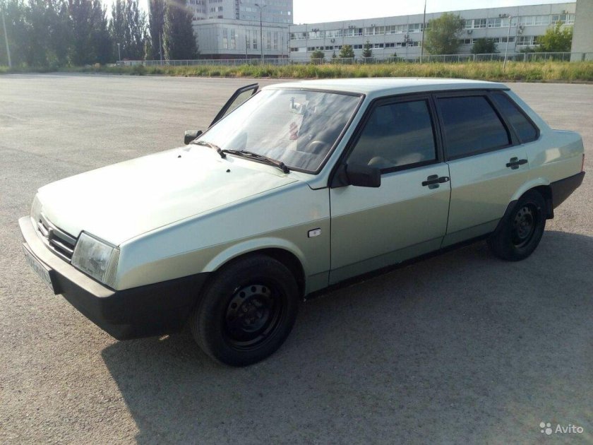 ВАЗ 21099 серебристая Ива