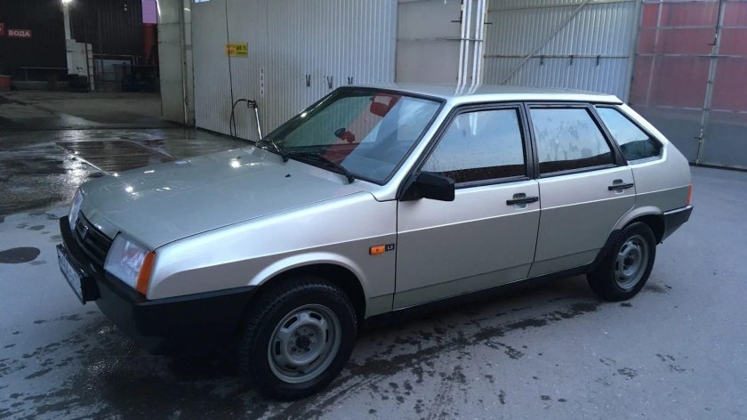 ВАЗ 2109 серебристая Ива