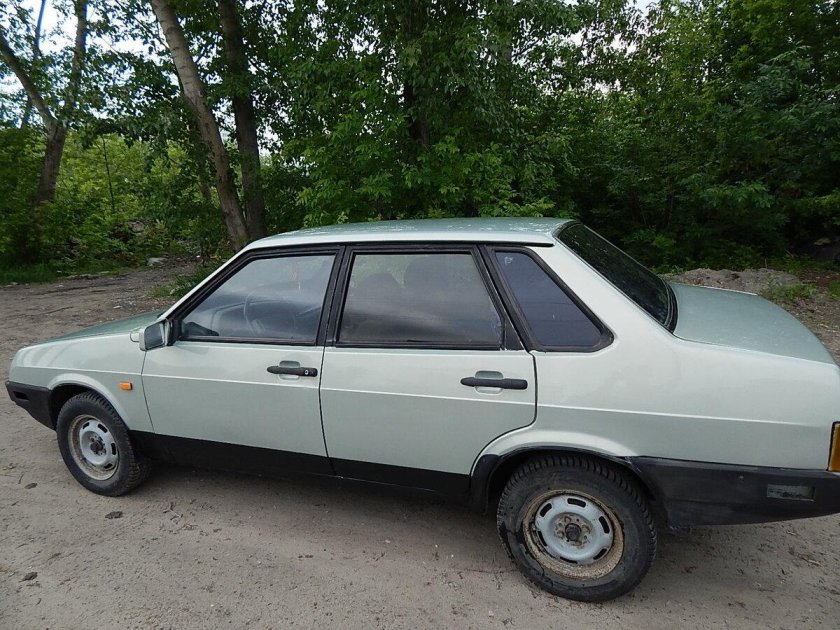ВАЗ 2109 серебристая Ива