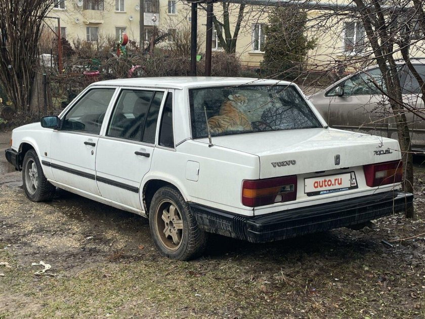 Вольво 740 белая