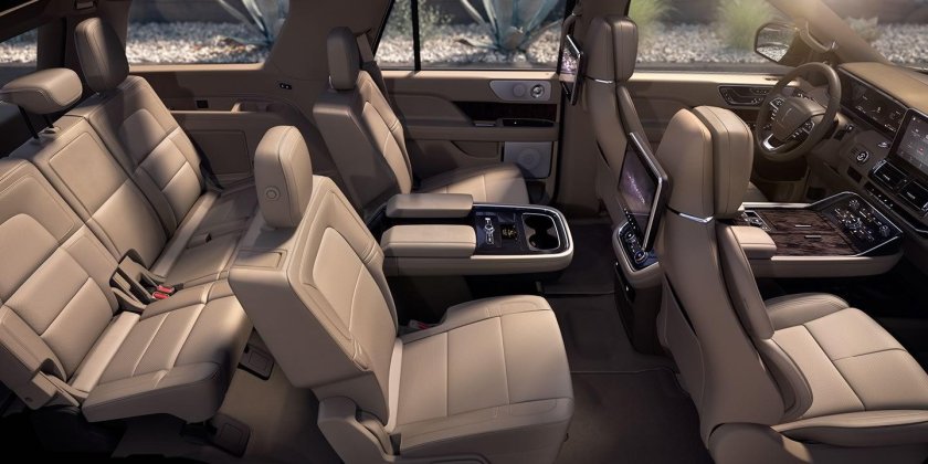 Кадиллак Эскалейд 2022 салон