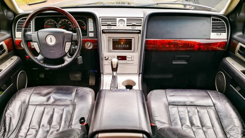 Lincoln Navigator 2