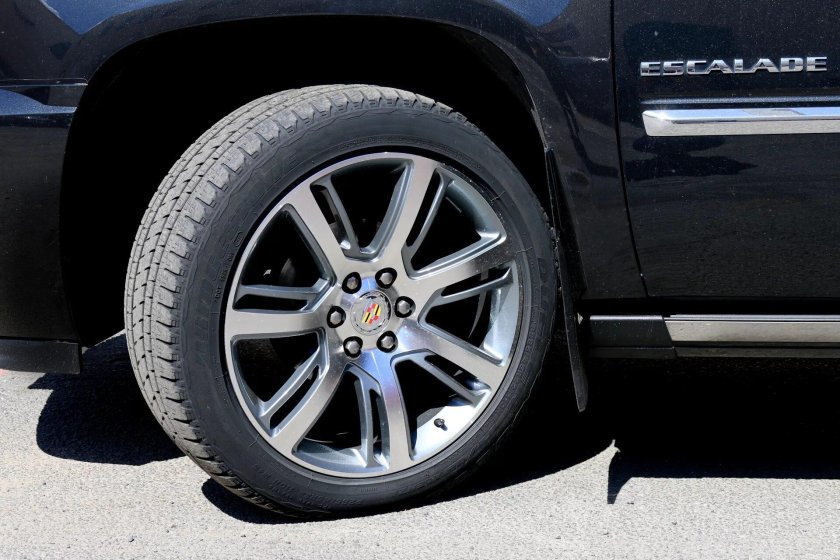Cadillac Escalade диски 22 штатные 2018