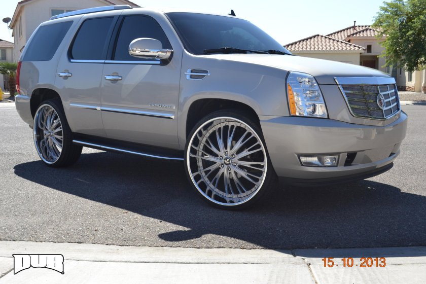 Кадиллак Эскалейд на 23 дисках