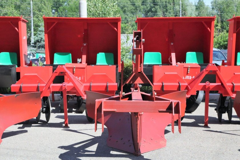 Картофелесажалка для трактора