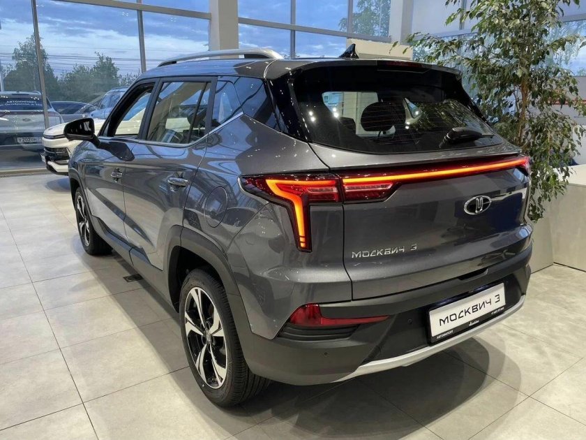 Серый москвич 3