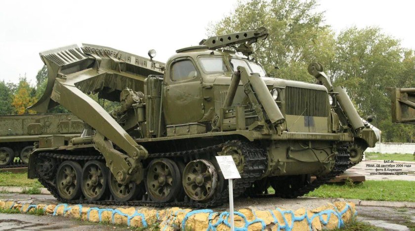 Военный тягач бат