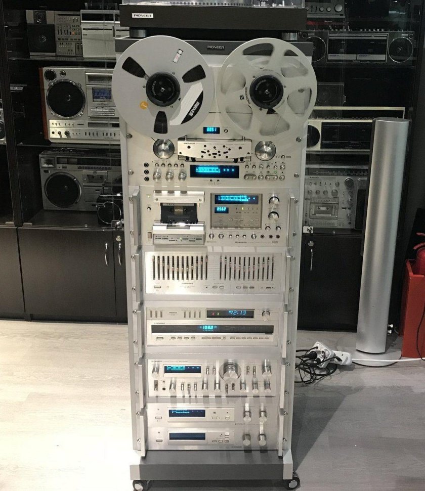Pioneer 909 Blue
