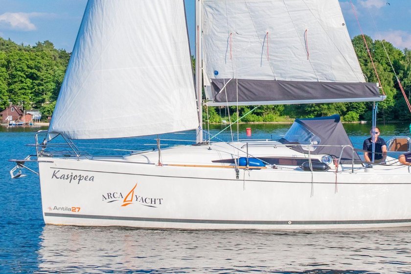 Лодка парусная