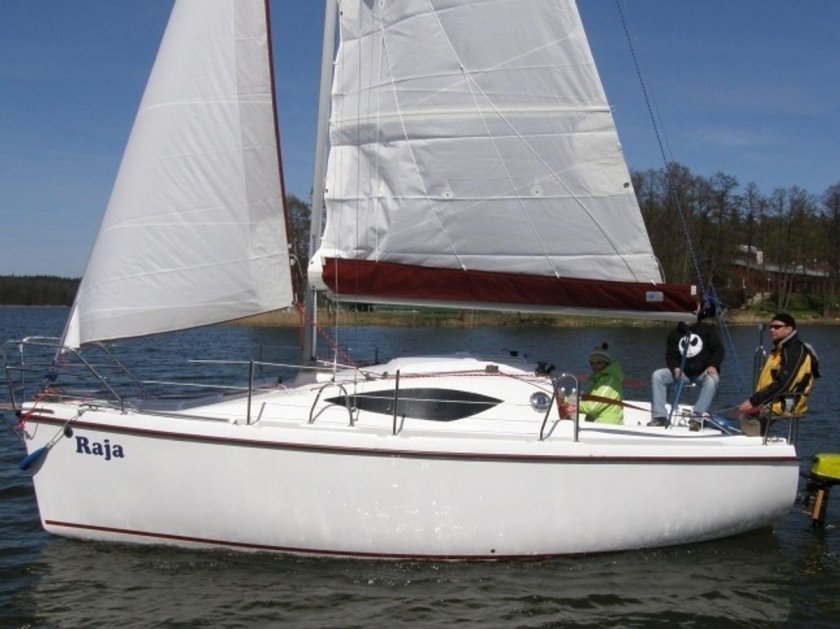 Парусная яхта рикошет 550