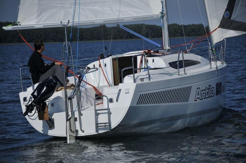 Парусная яхта