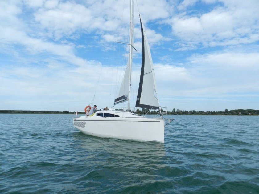 Яхта Антила 24.4