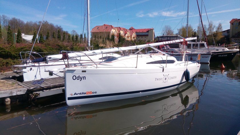Антила 26 яхта