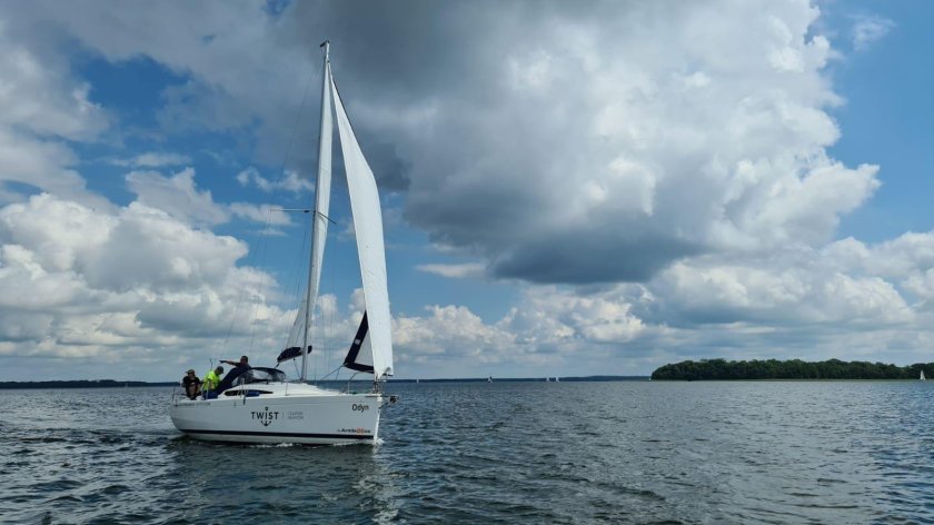 Парусная яхта