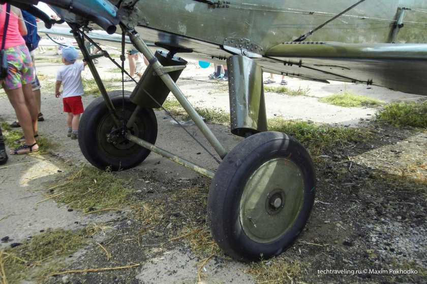 Самолет с 2 шасси