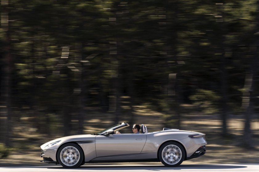 Астон Мартин дб11