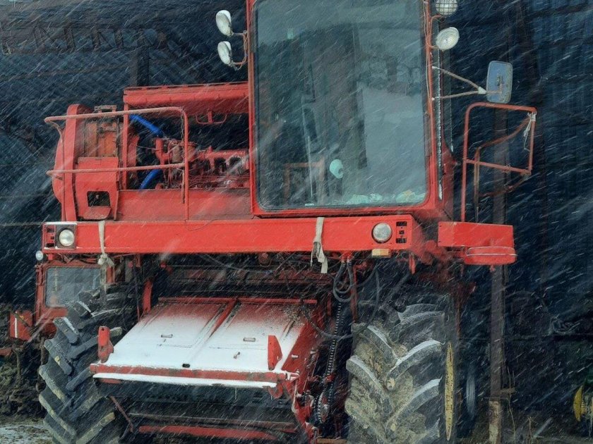 Комбайн красный